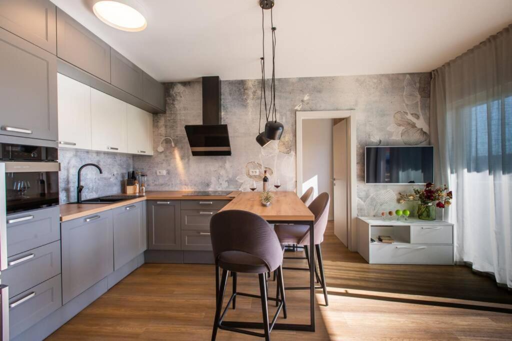 Ferienwohnung Apartman Anja, Apartman S Pogledom Trogir Exterior foto